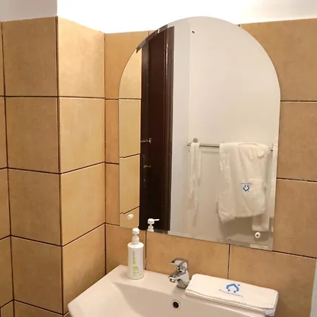 Appartamento Spacious 4br, 3bt With 3 Balconies