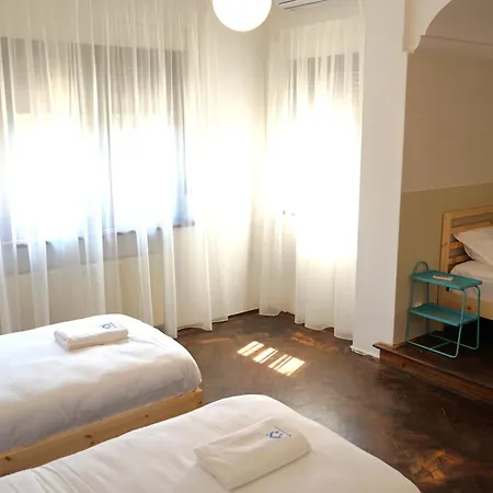 Apartment Spacious 4br, 3bt With 3 Balconies