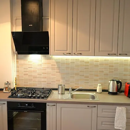 Apartment Spacious 4br, 3bt With 3 Balconies *