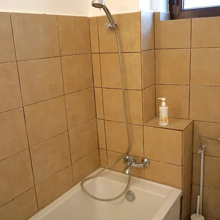 Spacious 4br, 3bt With 3 Balconies Apartment *