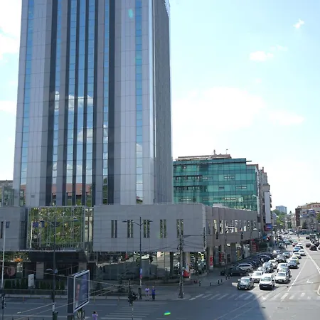 Apartment Spacious 4br, 3bt With 3 Balconies