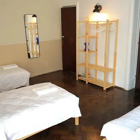 Apartment Spacious 4br, 3bt With 3 Balconies *