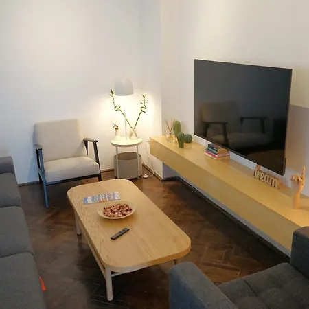 Apartment Spacious 4br, 3bt With 3 Balconies Bucharest