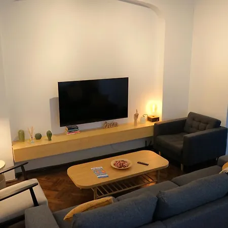 Spacious 4br, 3bt With 3 Balconies * Bucharest