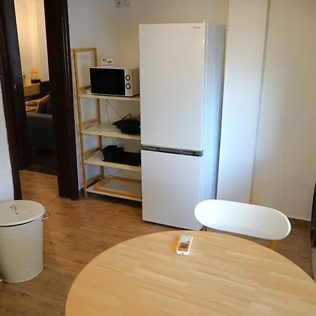 Apartment Spacious 4br, 3bt With 3 Balconies *