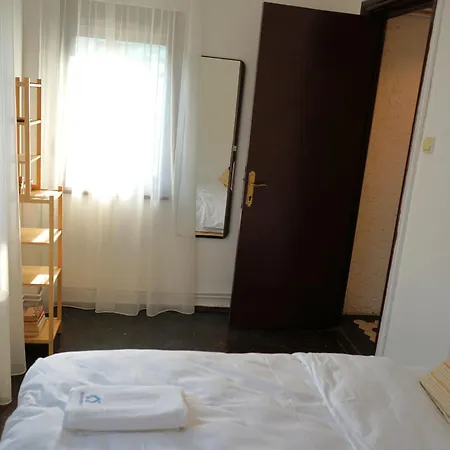 Apartment Spacious 4br, 3bt With 3 Balconies