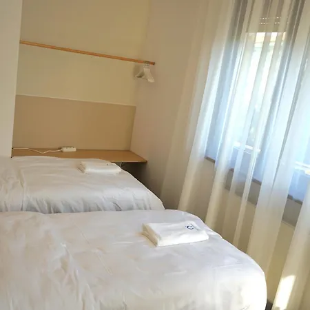 Spacious 4br, 3bt With 3 Balconies Apartment *