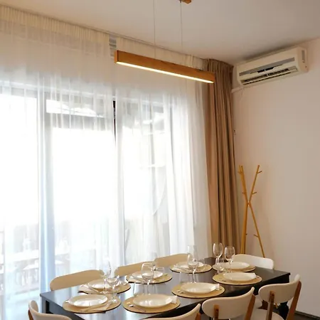 Διαμέρισμα Spacious 4br, 3bt With 3 Balconies