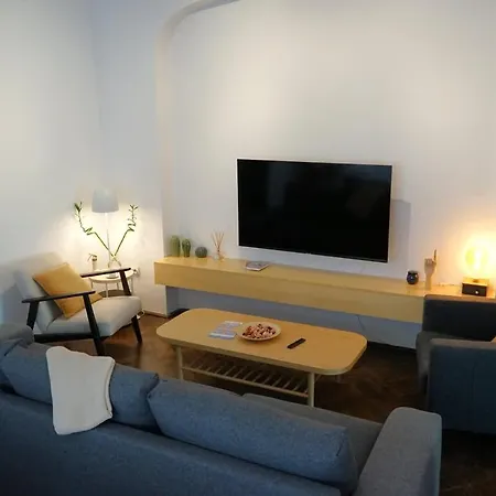 Appartement Spacious 4br, 3bt With 3 Balconies