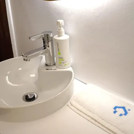 Apartment Spacious 4br, 3bt With 3 Balconies *