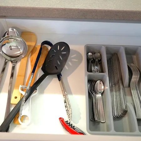 Spacious 4br, 3bt With 3 Balconies Bukareszt