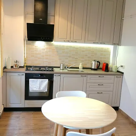 Spacious 4br, 3bt With 3 Balconies Apartamento Bucarest