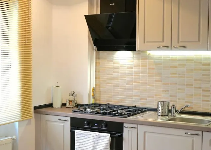 شقة Spacious 4br, 3bt With 3 Balconies *