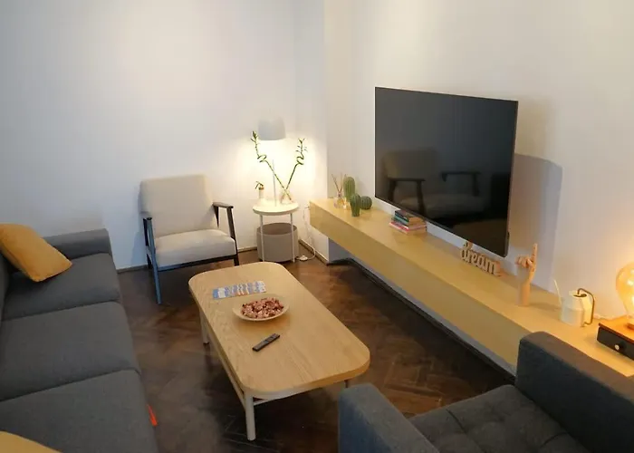 Spacious 4br, 3bt With 3 Balconies شقة *