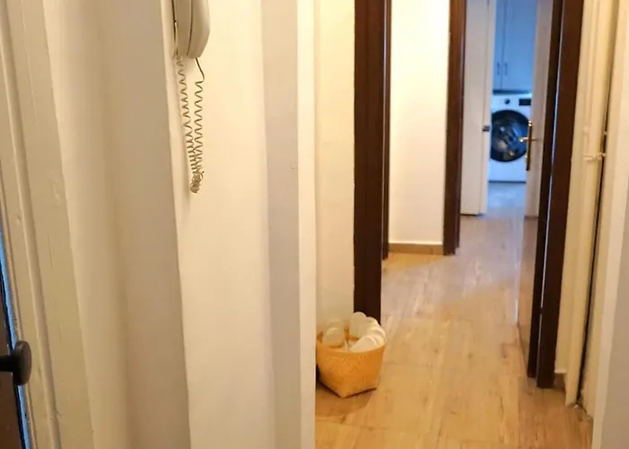 Apartman Spacious 4br, 3bt With 3 Balconies