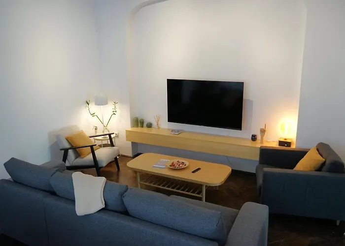 Apartman Spacious 4br, 3bt With 3 Balconies