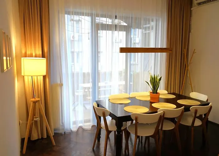 Spacious 4br, 3bt With 3 Balconies Apartman Bukarest