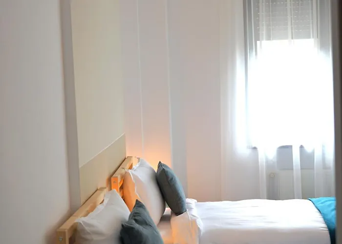 Apartament Spacious 4br, 3bt With 3 Balconies *