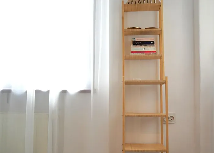 Spacious 4br, 3bt With 3 Balconies Apartament