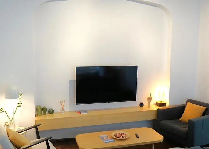 Apartment Spacious 4br, 3bt With 3 Balconies