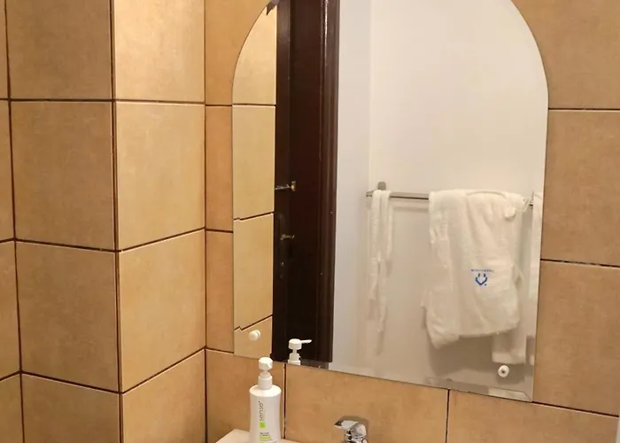 Apartment Spacious 4br, 3bt With 3 Balconies