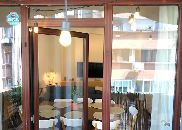 Lägenhet Spacious 4br, 3bt With 3 Balconies Bukarest