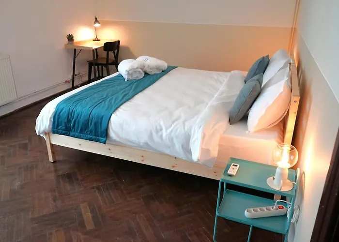 Lägenhet Spacious 4br, 3bt With 3 Balconies Bukarest