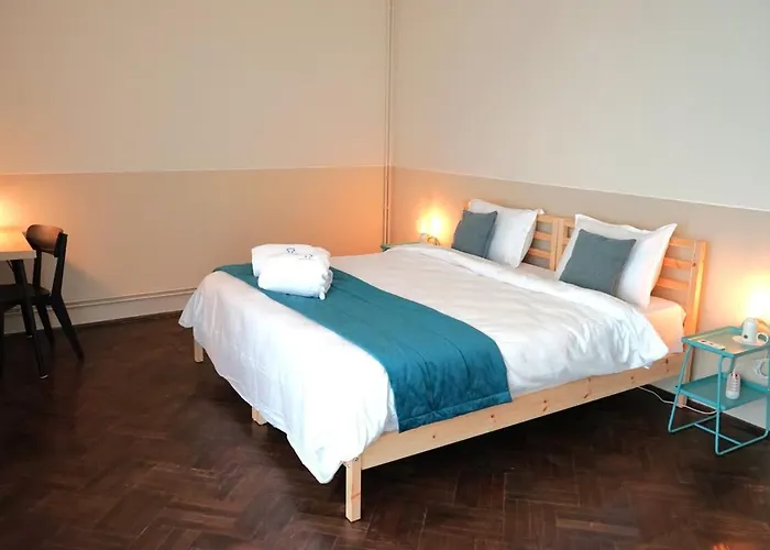 Lägenhet Spacious 4br, 3bt With 3 Balconies