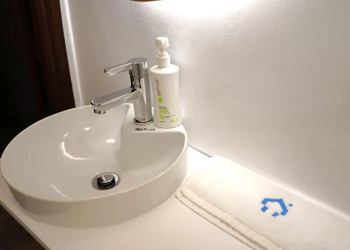 Lägenhet Spacious 4br, 3bt With 3 Balconies *