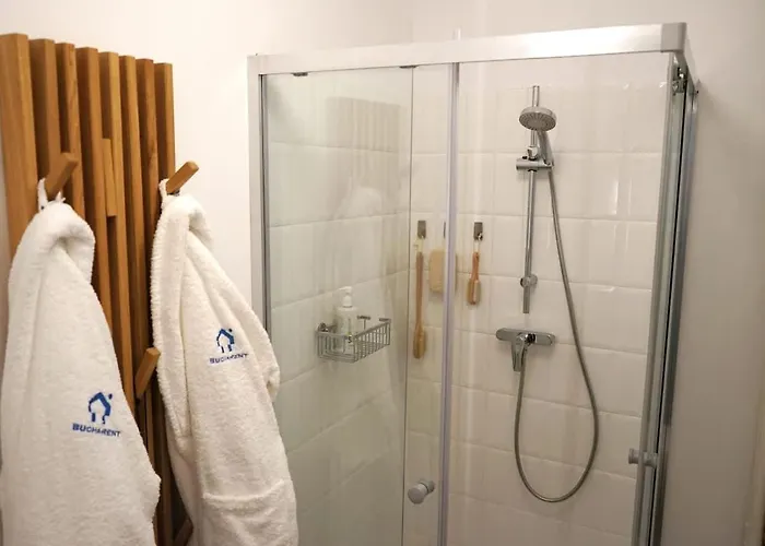 Lägenhet Spacious 4br, 3bt With 3 Balconies