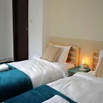 Spacious 4br, 3bt With 3 Balconies Lejlighed