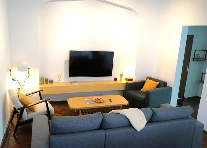 شقة Spacious 4br, 3bt With 3 Balconies